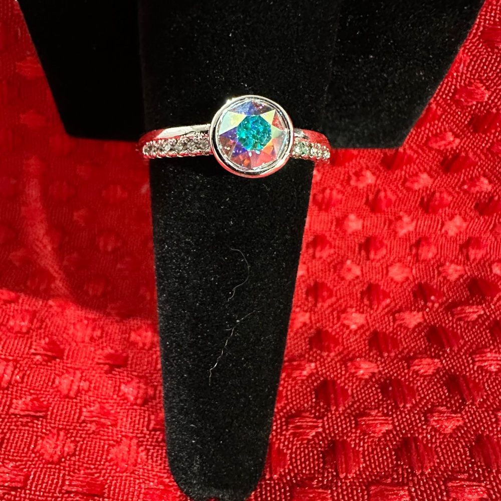 Costume Jewelry Ring. Size 9.